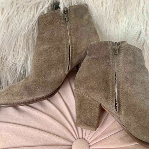 Madewell The Billie Boot in Olive Green Suede - Picture 9 of 11